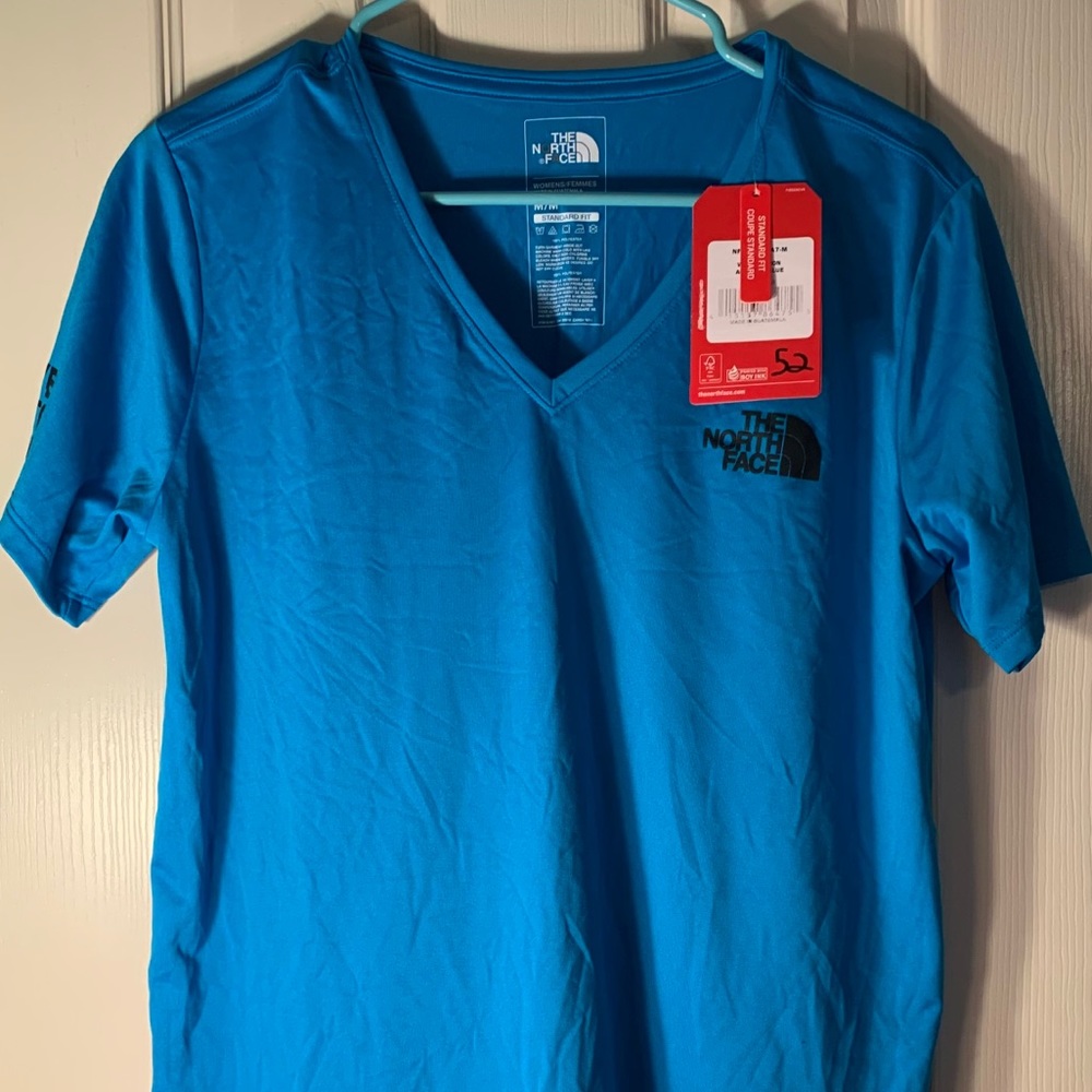 NWT The North Face flash dry V neck
